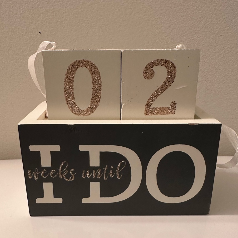 Wooden wedding countdown